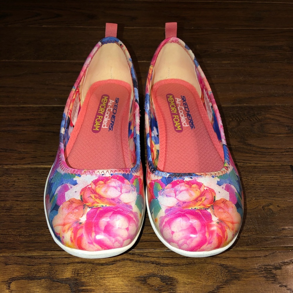 Sketchers Air-Cooled Memory Foam Walking Shoes